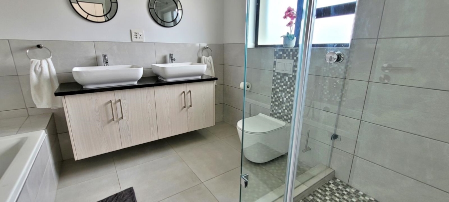  Bedroom Property for Sale in The Hill Western Cape